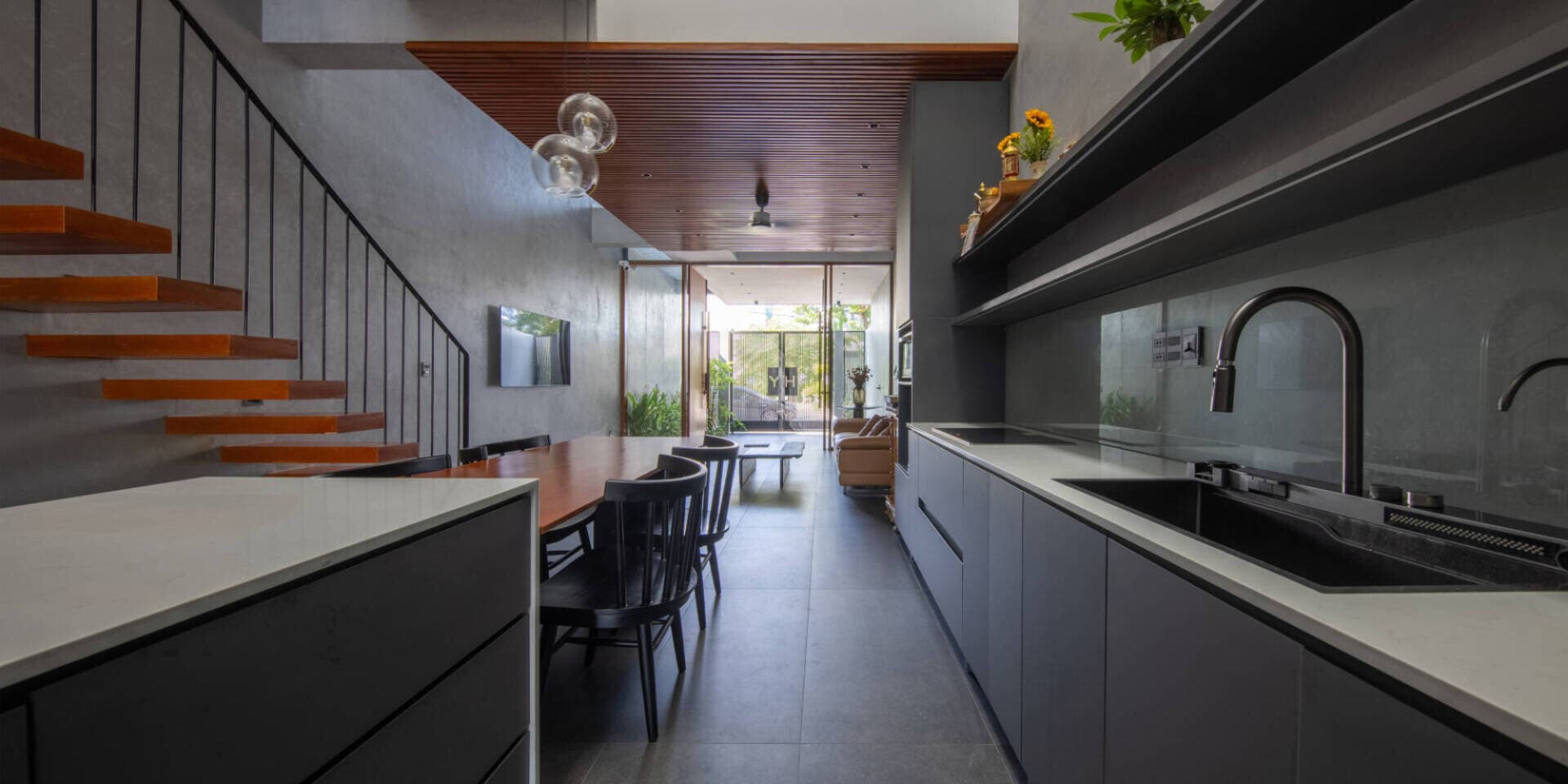 HY House - Nhà ống ở Đà Nẵng sở hữu hệ vỏ nhiệt đới ấn tượng