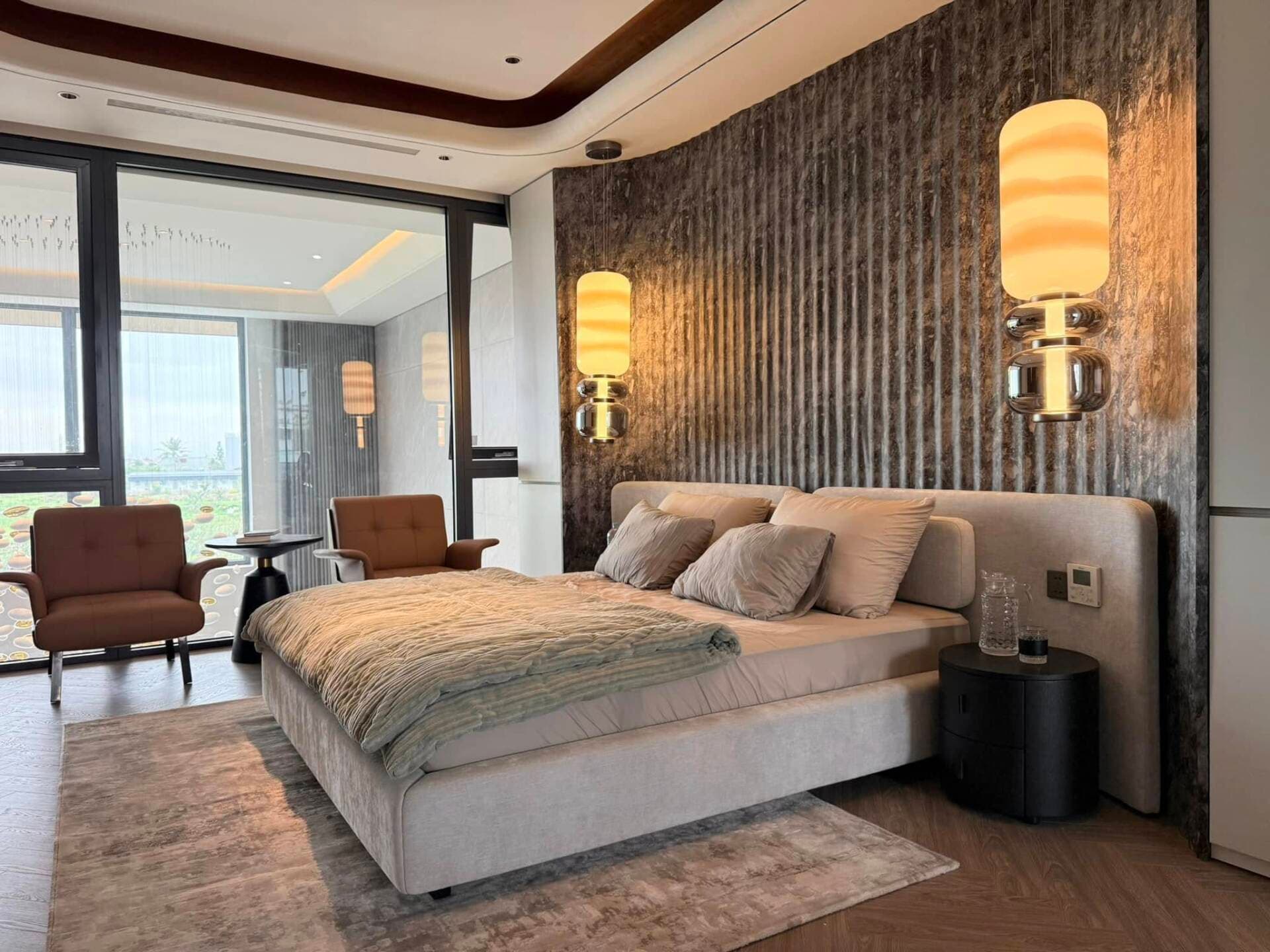 Sự giao thoa giữa hình khối mạnh mẽ và nội thất ấm cúng tại CH Villa