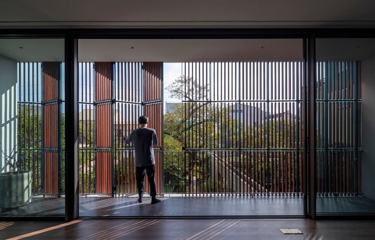 V8 House Nghệ An – Ngôi nhà 3 thế hệ chan hòa thiên nhiên của TNT Architecture