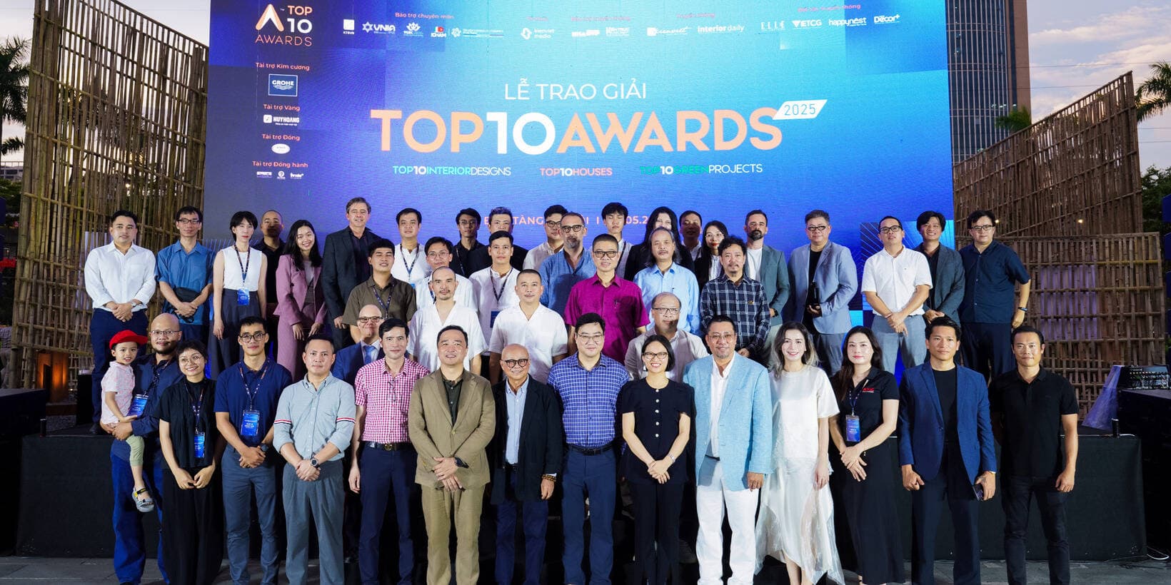 Toàn cảnh Lễ vinh danh Top 10 Awards 2025 và Khai mạc Pavilion “Dong buồm”