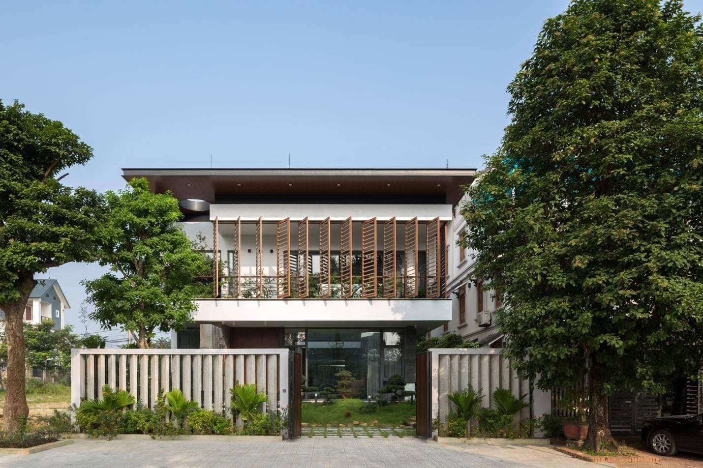 2 mặt tiền, hứng trọn ánh nắng từ sáng đến chiều nhưng House of Light Wind vẫn thoáng mát và an nhiên