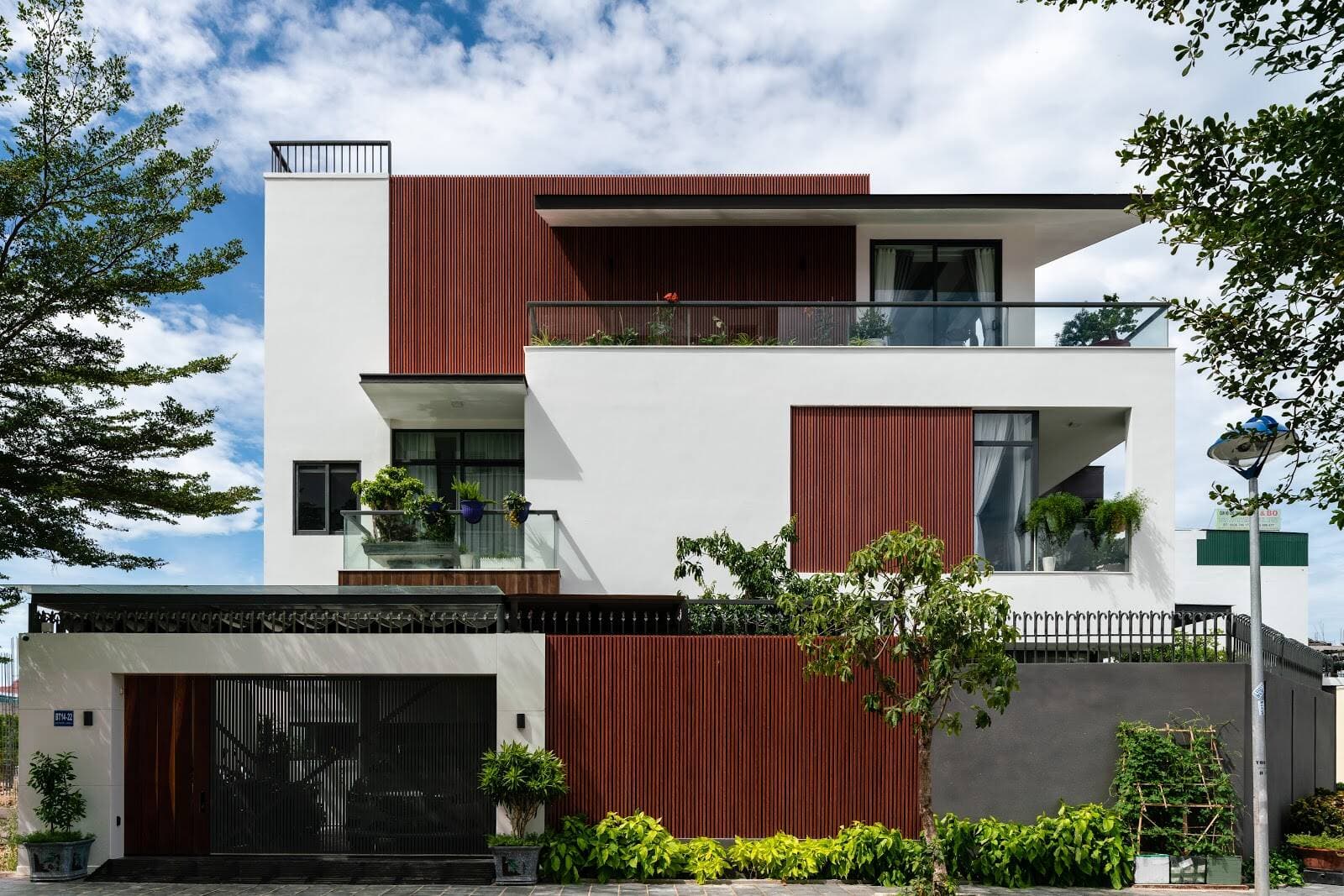 Không chỉ sở hữu mặt tiền độc đáo, căn biệt thự ở Nha Trang còn có không gian sống đáng ngưỡng mộ