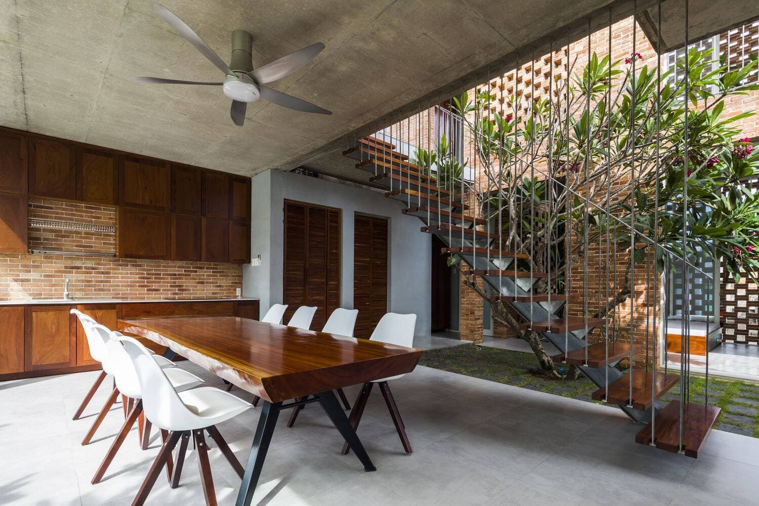 Phan Thiết House - Ngôi nhà hộp gạch mở ra không gian sống hòa quyện cùng thiên thiên