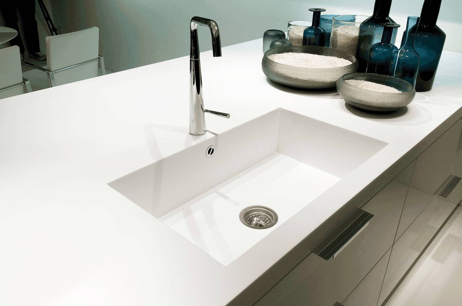 Đá nhựa nhân tạo (Solid surface) là gì? Ứng dụng của đá nhựa nhân tạo trong thiết kế nội thất