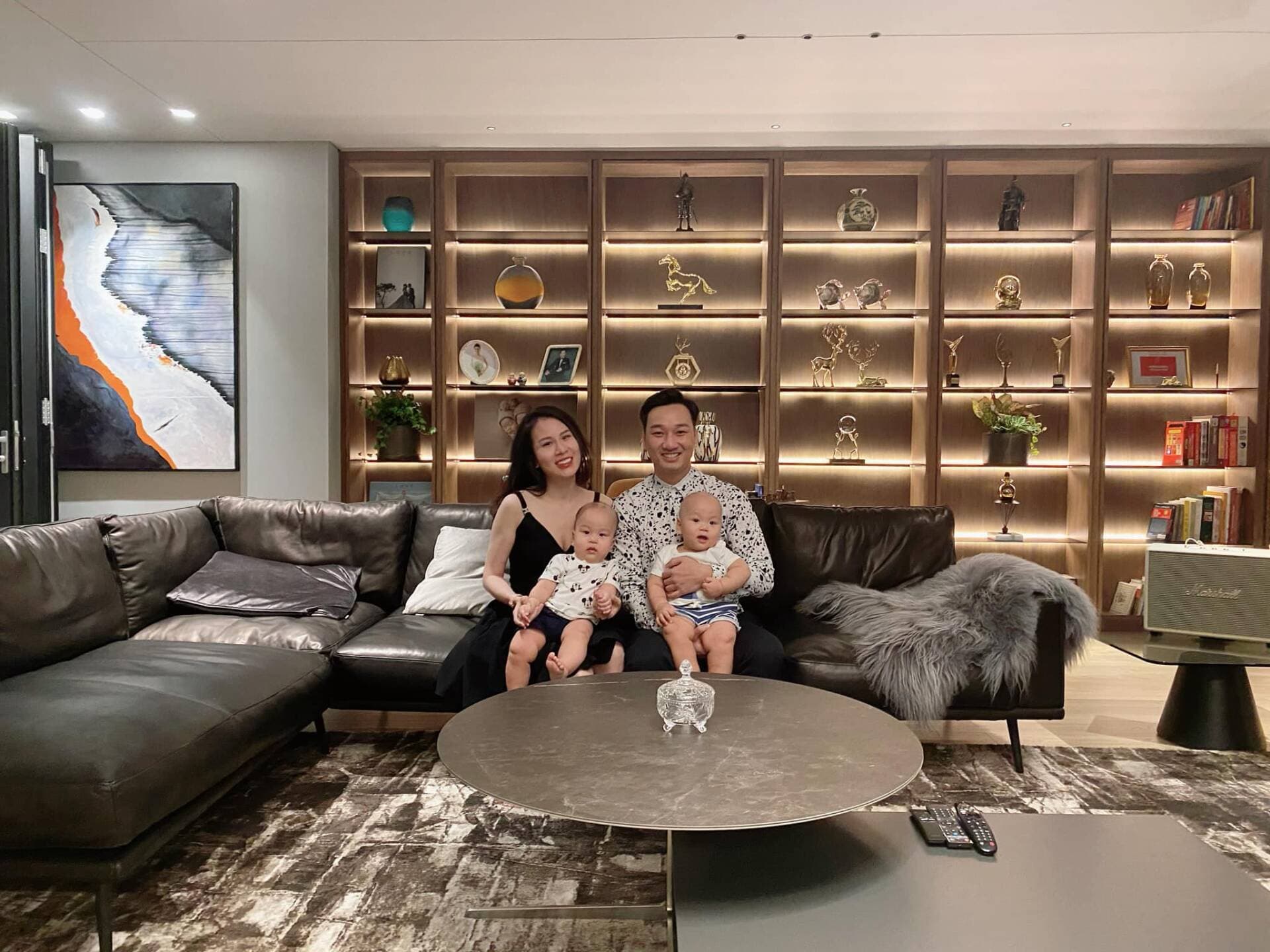 Choáng ngợp trước căn penthouse sang chảnh ước tính khoảng 18 tỷ đồng của MC Thành Trung