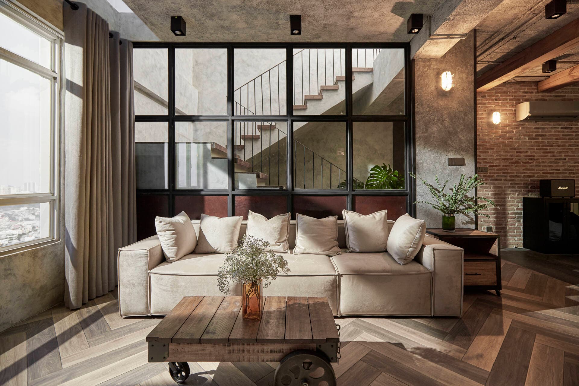 Căn hộ Penthouse 3 tầng thiết kế theo phong cách công nghiệp của vợ chồng Khởi My - Kelvin Khánh