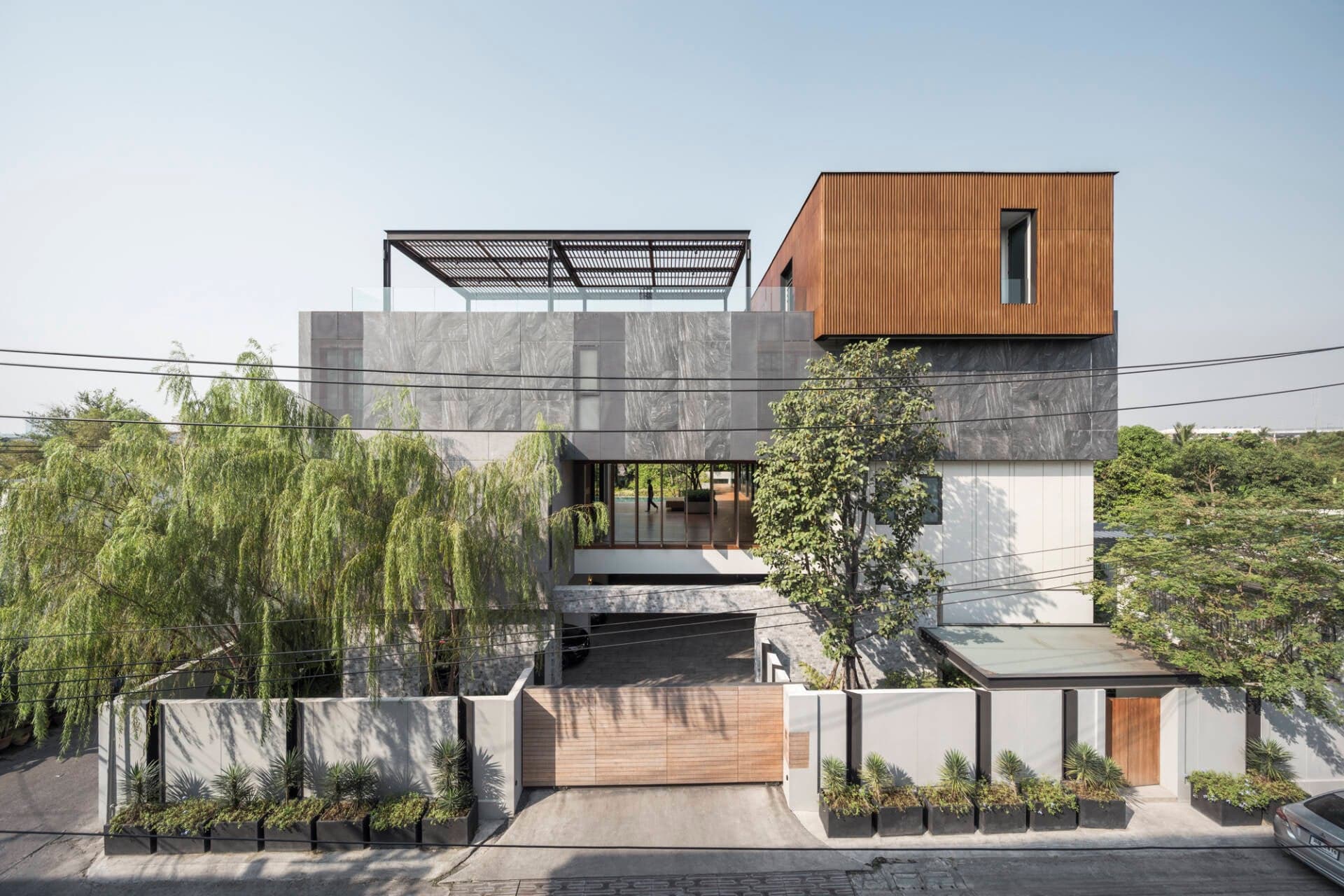 Nhà 4 tầng gắn kết mọi thế hệ trong gia đình, nơi gửi gắm tình yêu của bố dành cho cô con gái