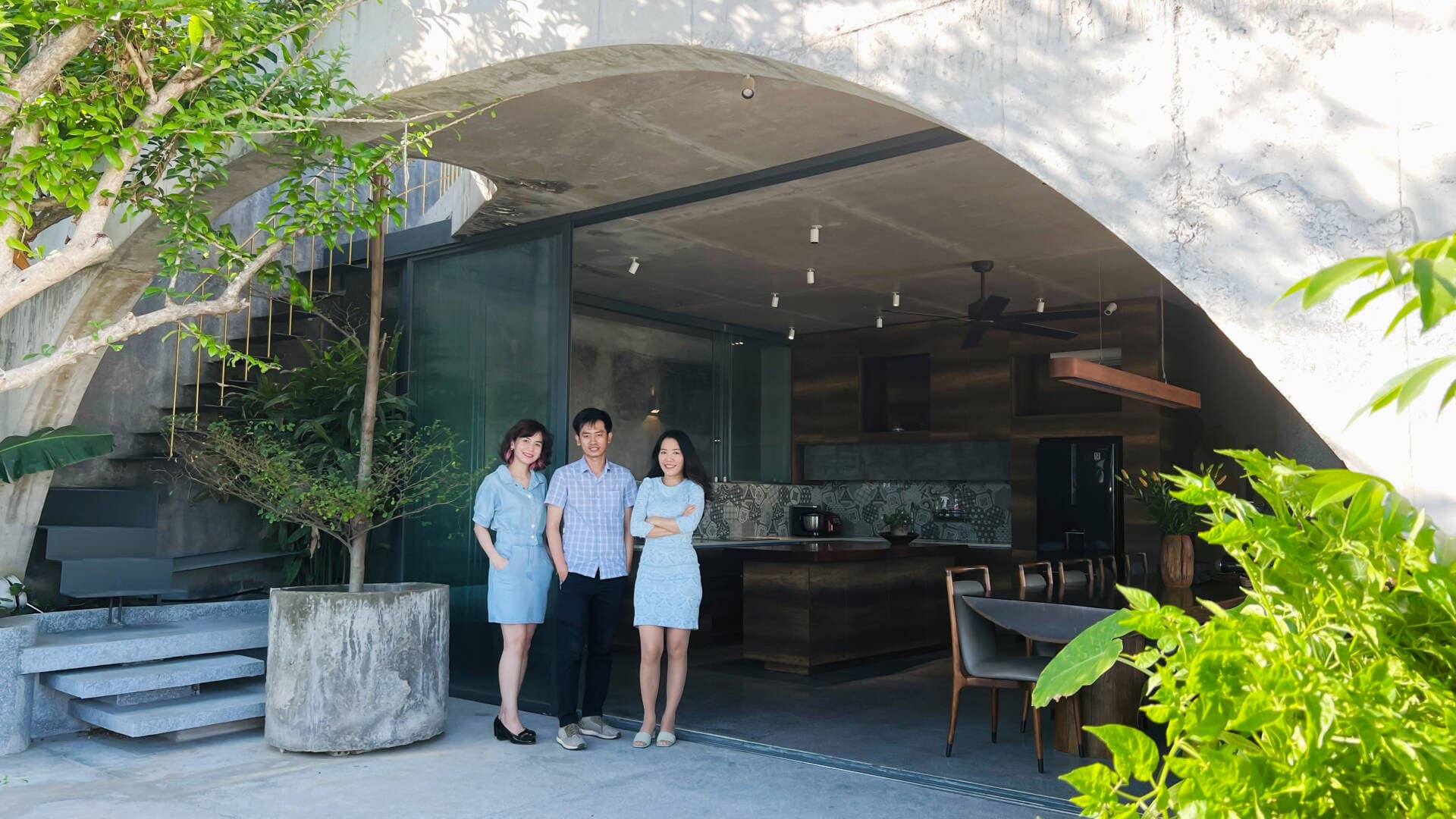 Ghé thăm nhà phố 6 tầng thiết kế đậm chất nhiệt đới, đẹp như khu nghỉ dưỡng giữa Sài Gòn náo nhiệt