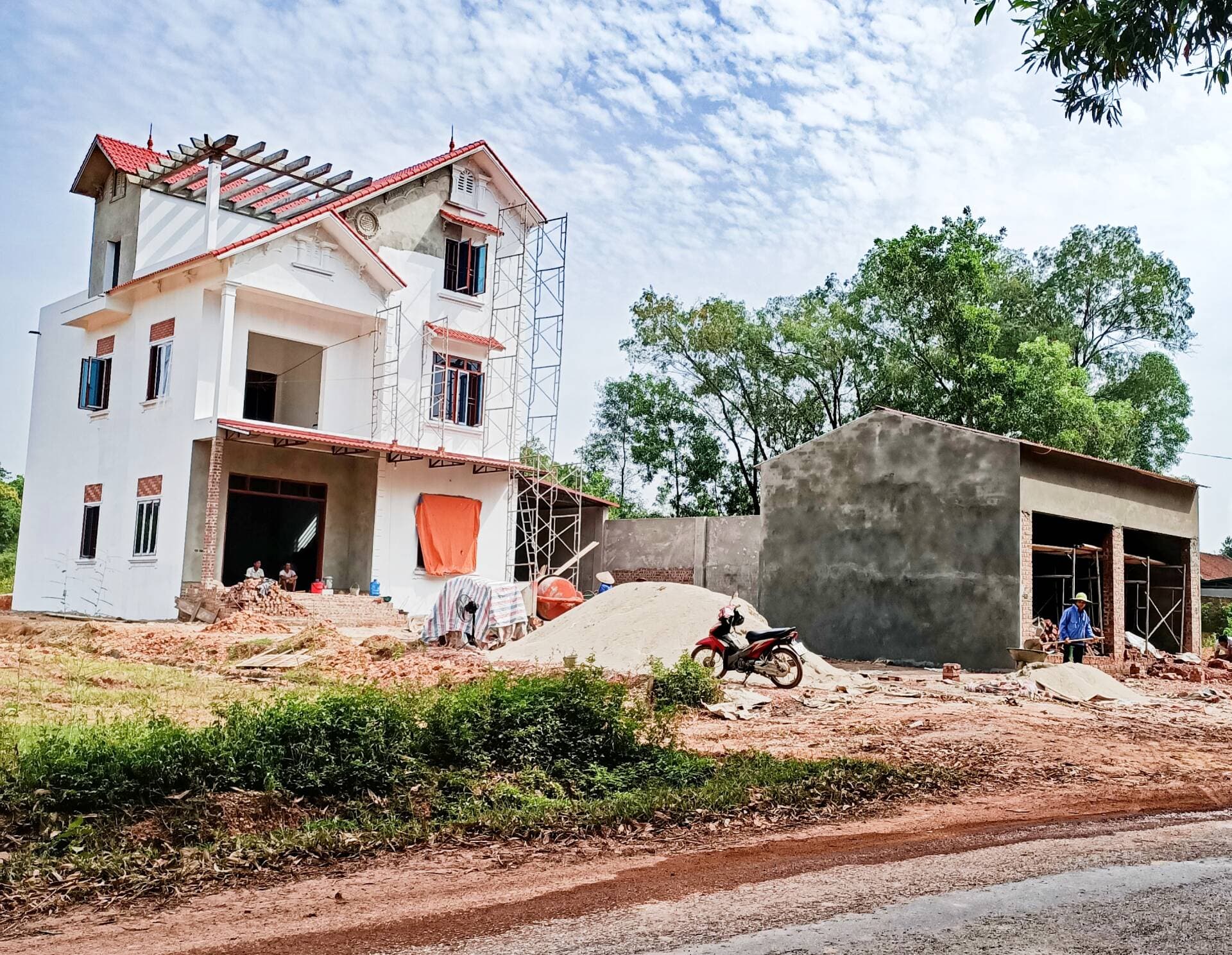 Có được phép xây nhà trên đất không giấy tờ?