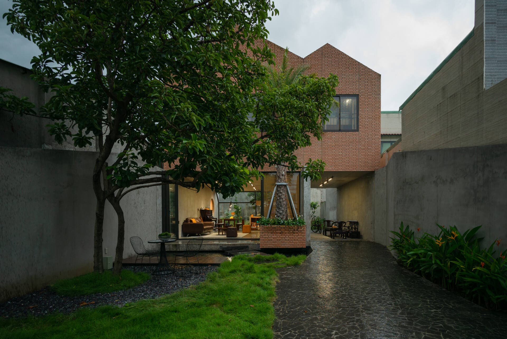 ZIP House sở hữu thiết kế mộc mạc và xanh mát, là tổ ấm bình yên của gia đình 5 người ở Đồng Nai