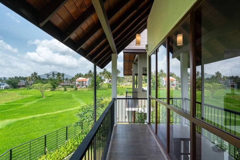 Nhà 300m2 cạnh cánh đồng xanh mướt của gia chủ thích yên tĩnh, không thích phô trương