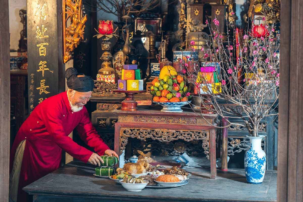 Hướng dẫn trang trí bàn thờ đón Tết Nguyên Đán 2026 chuẩn phong thủy để cả năm hanh thông, thuận lợi (kèm ảnh thực tế)