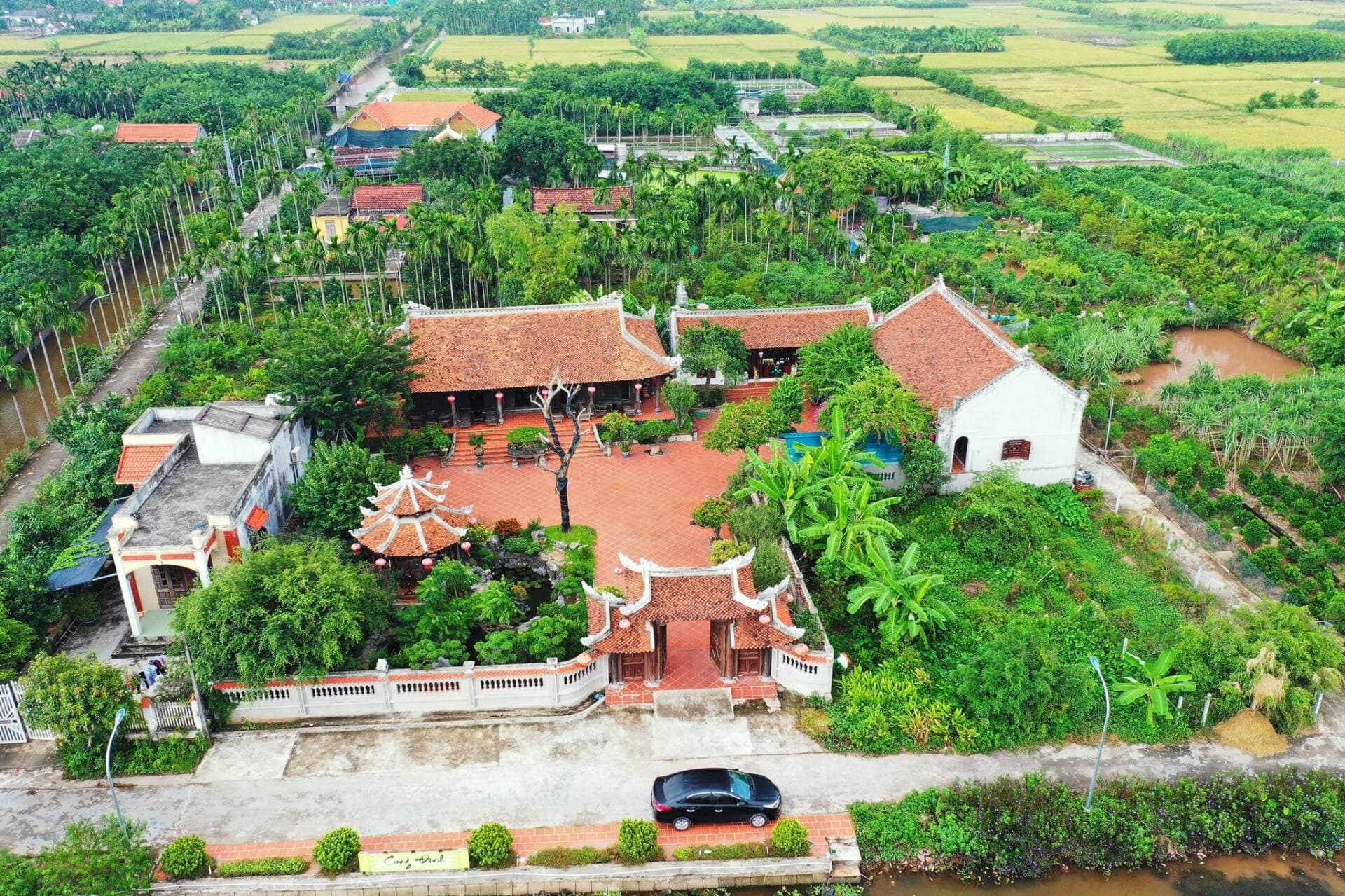 Choáng ngợp căn nhà 1700m2 đầy kỳ công của gia chủ làm nghề thiết kế, thi công nhà gỗ tại Nam Định
