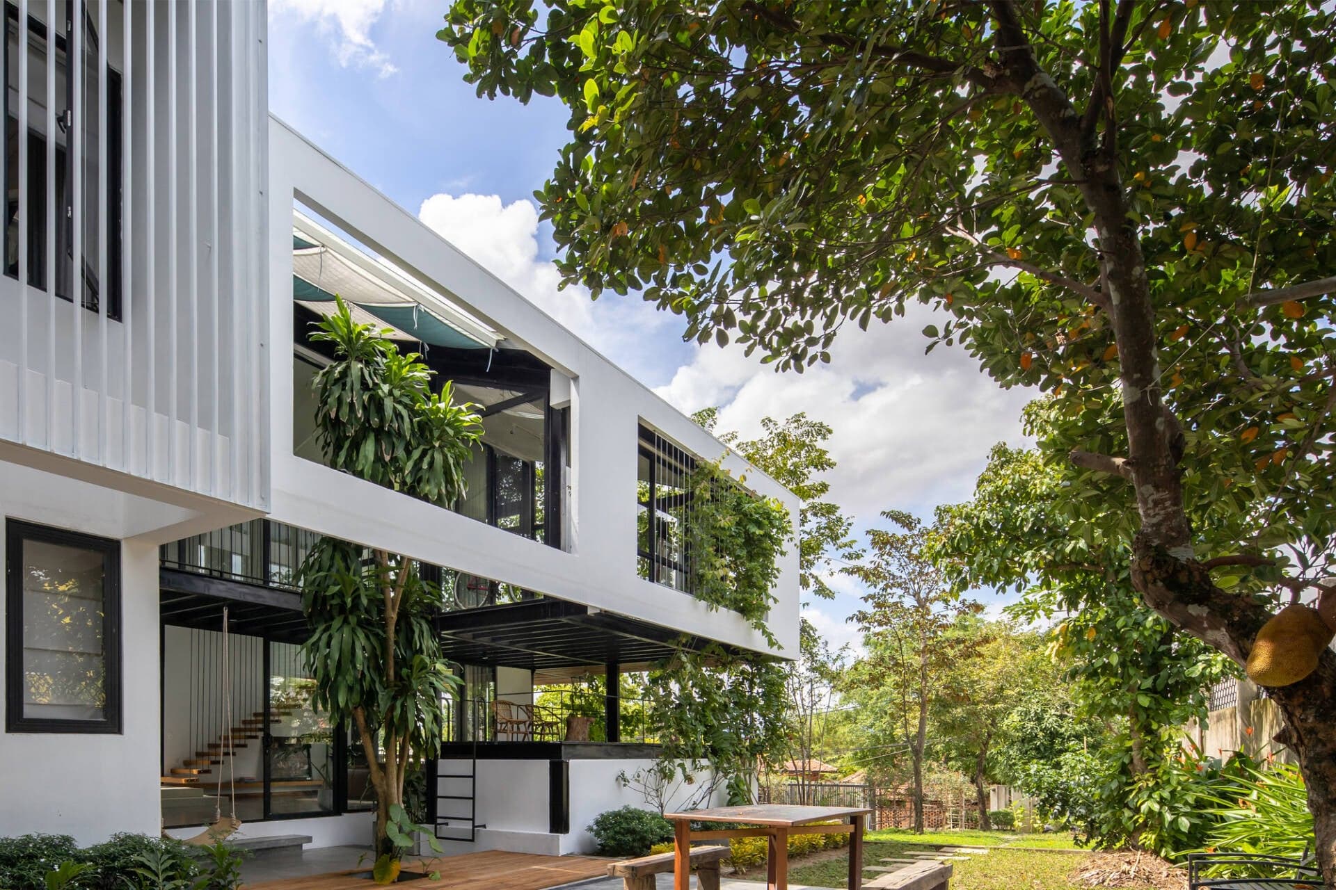 Hillside House - Nhà ở Huế thiết kế mở để thu trọn cảnh sắc tuyệt đẹp ngoài trời