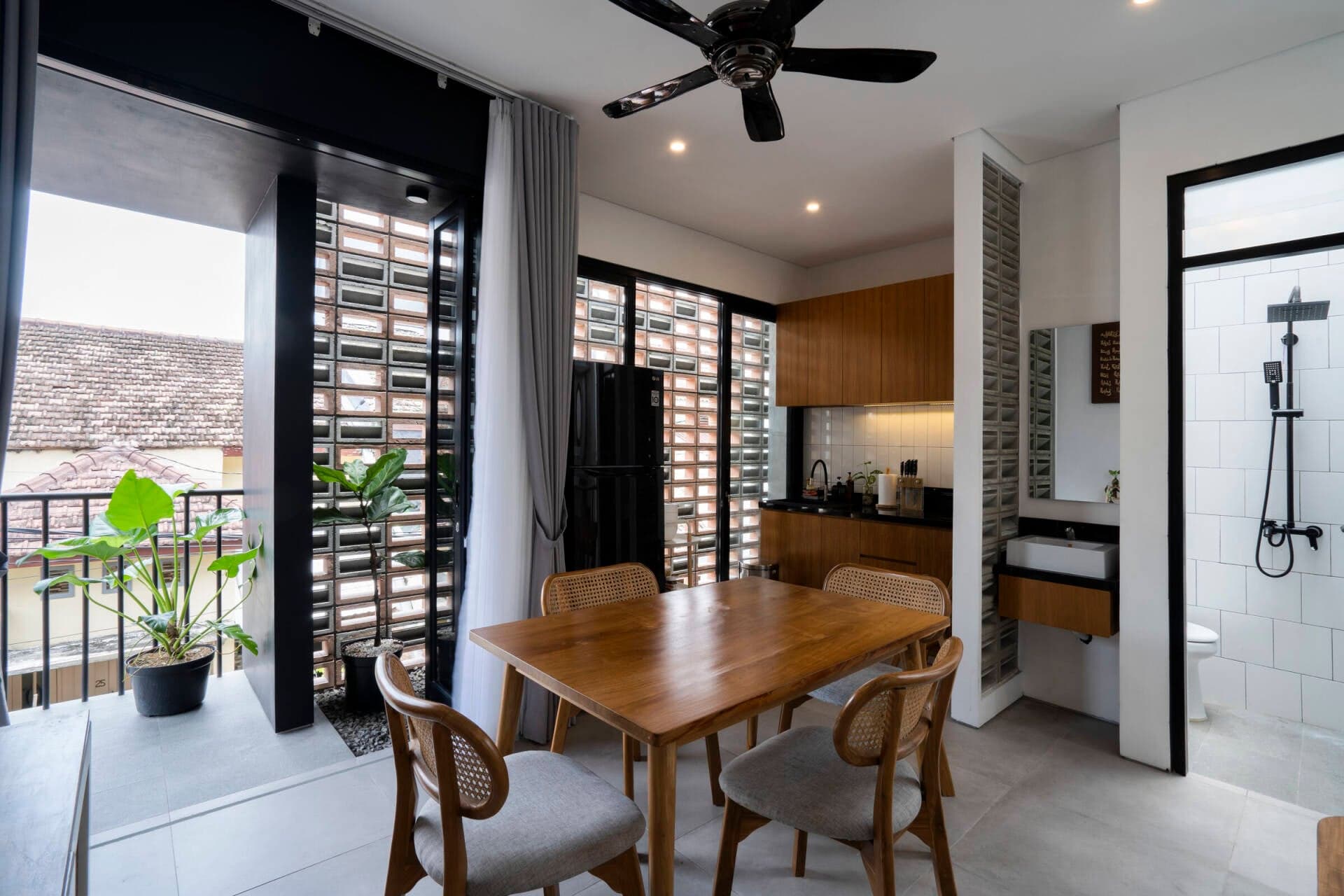 Nhà 6x8m ấm cúng của mẹ đơn thân hướng nội và con gái 6 tuổi