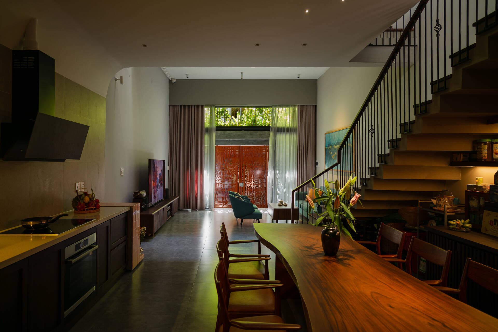 Uyên House - Ngôi nhà ống xanh mướt con gái dành tặng bố mẹ tại Mỹ Tho