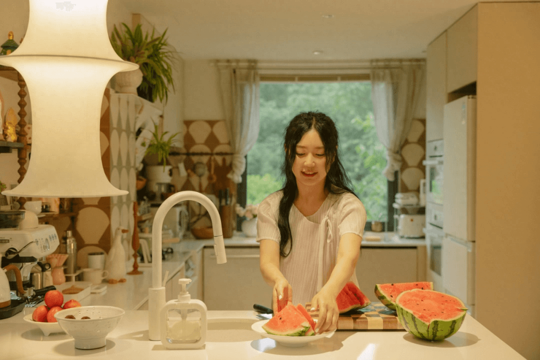 Nghỉ việc và sửa nhà ở tuổi 35, cô gái sống thoải mái và kiếm được nhiều tiền hơn
