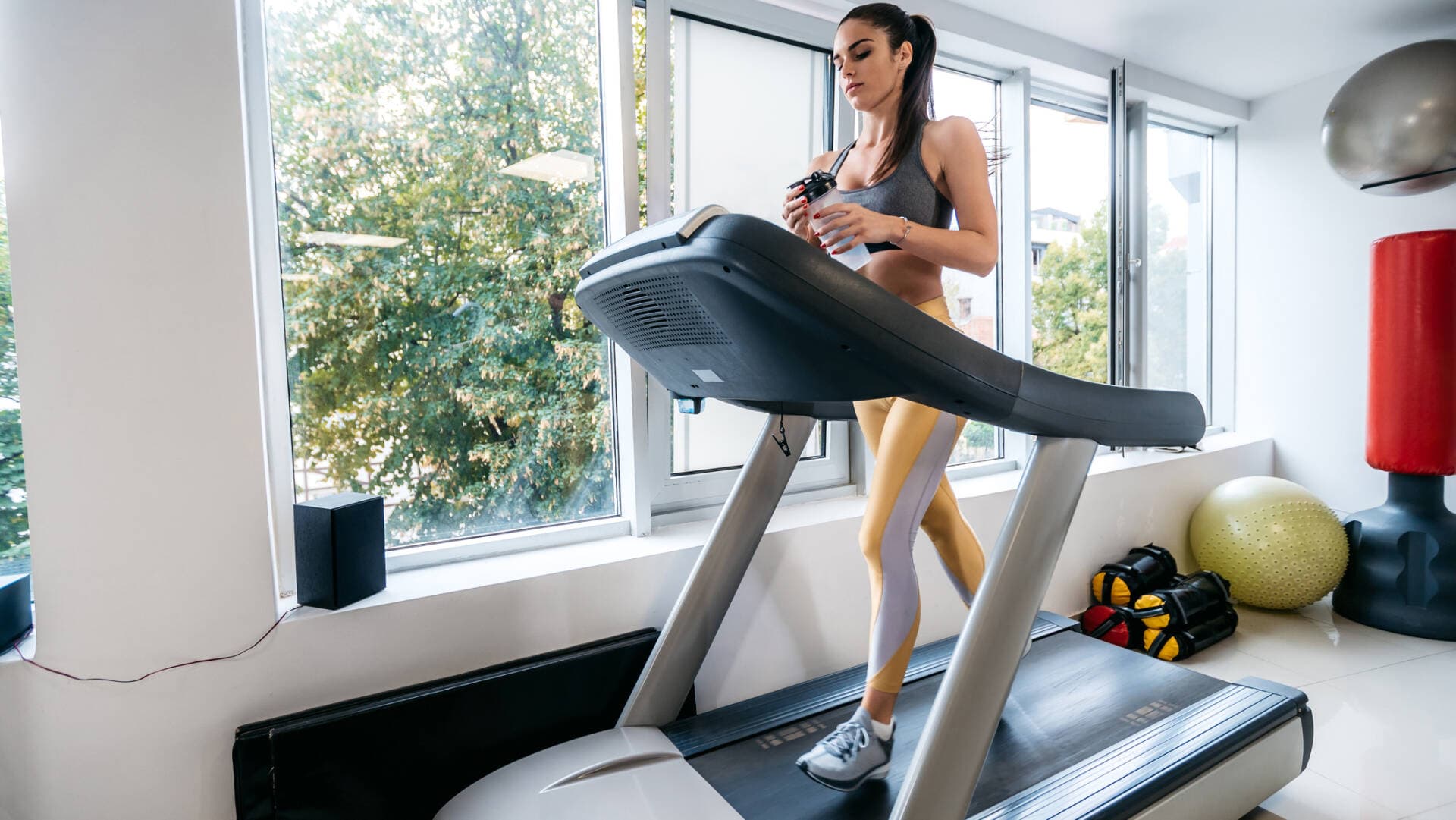 Những tác dụng tuyệt vời của máy chạy bộ với sức khỏe con người
