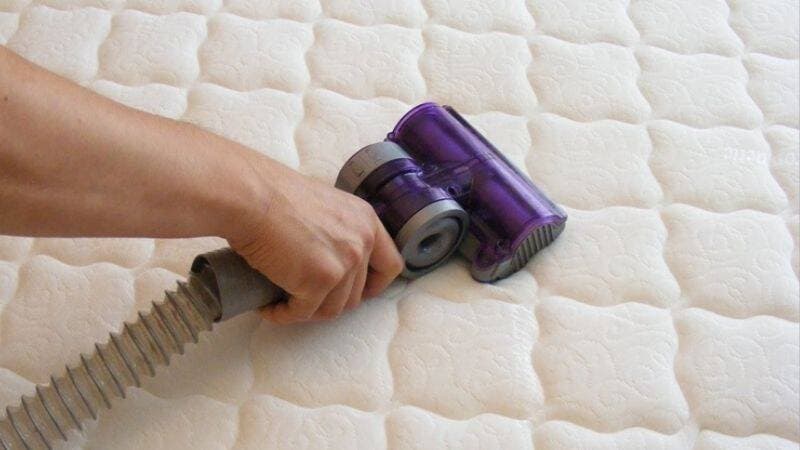 Cách giặt nệm tại nhà đơn giản, đỡ tốn sức chỉ trong vòng 60 phút
