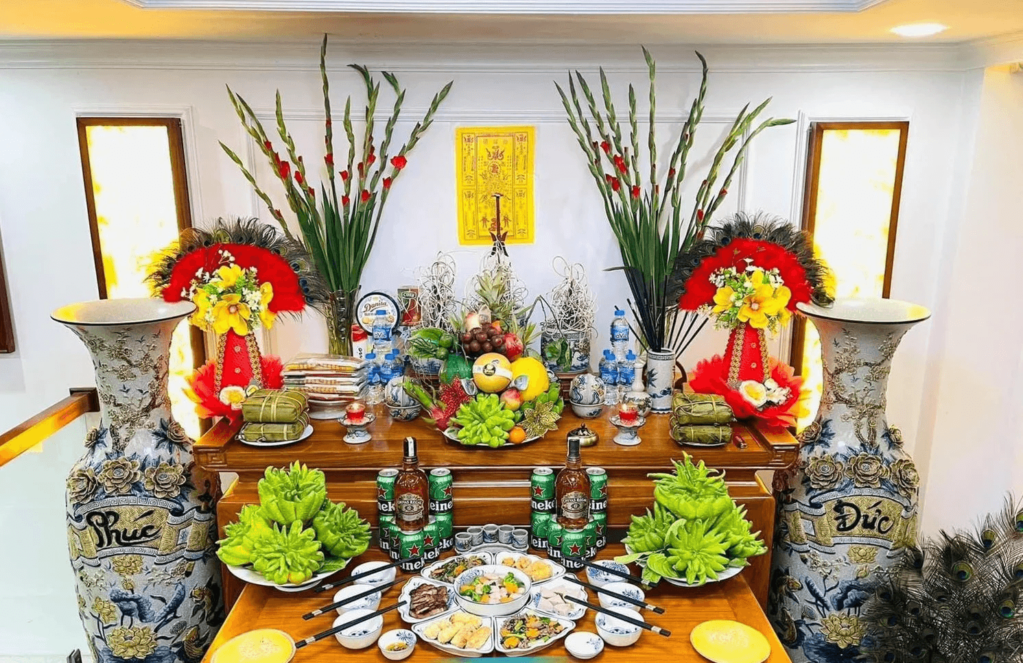 Hướng dẫn cắm hoa bàn thờ ngày Tết thật đẹp và ý nghĩa
