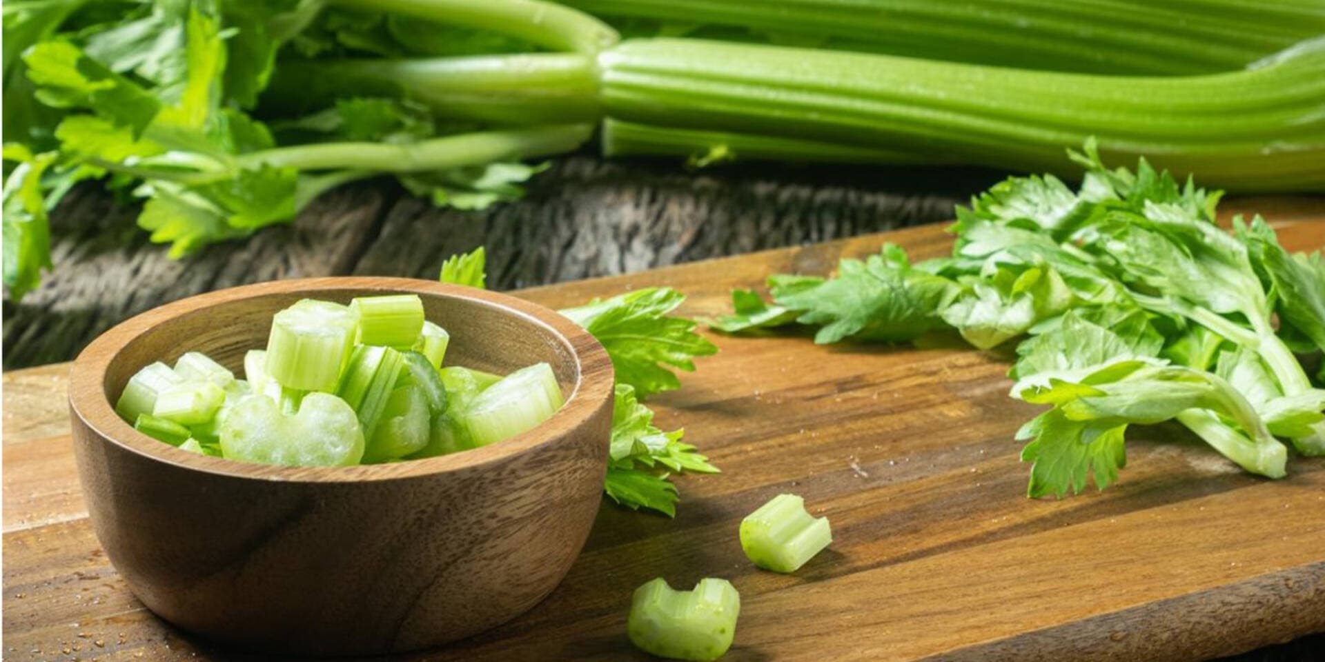Bất ngờ công dụng của lá cần tây mà nhiều người không biết