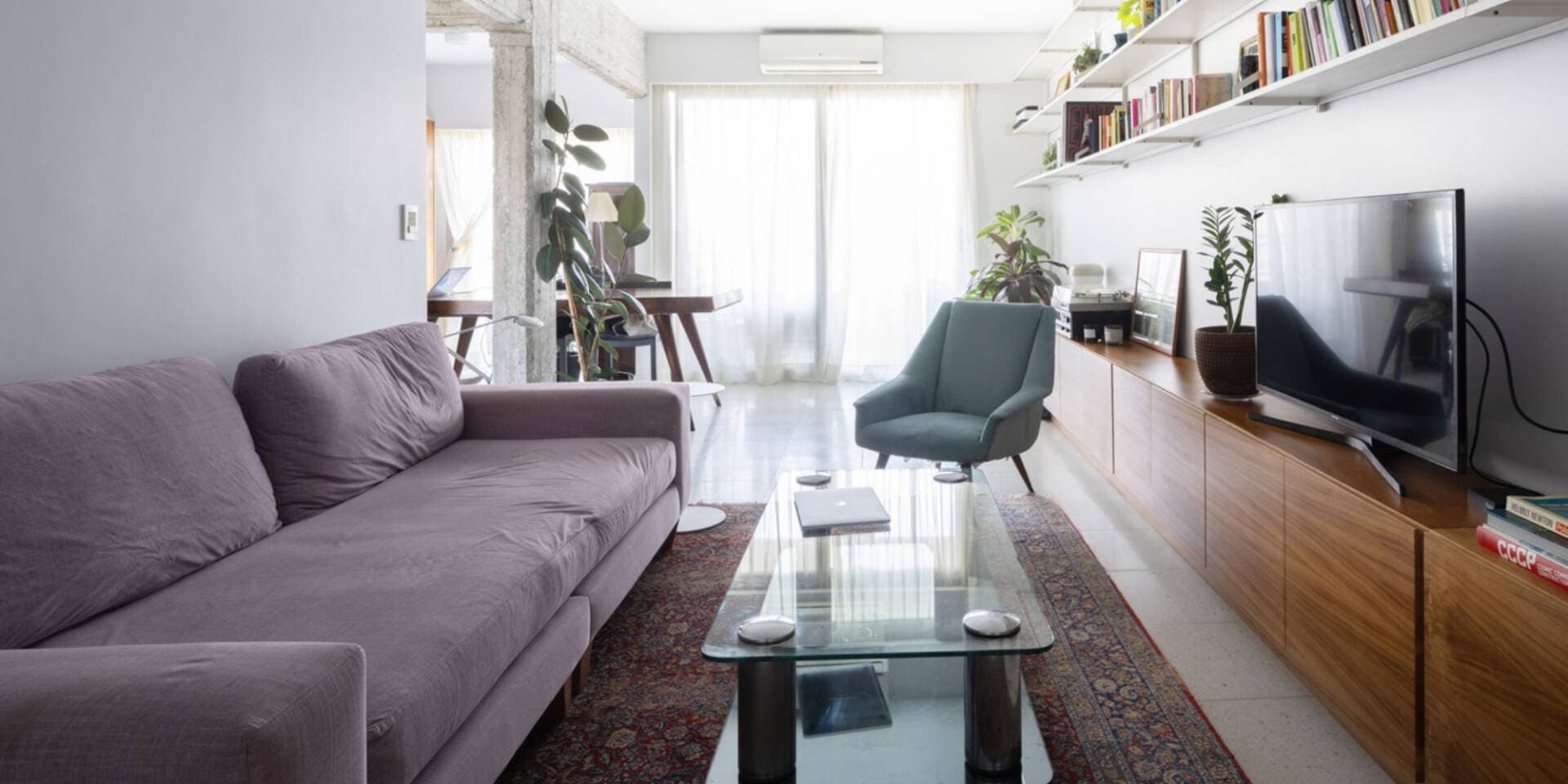 Căn hộ 70m2 “lột xác” ngoạn mục sau cải tạo: Không cần tường ngăn, vẫn riêng tư từng góc nhỏ