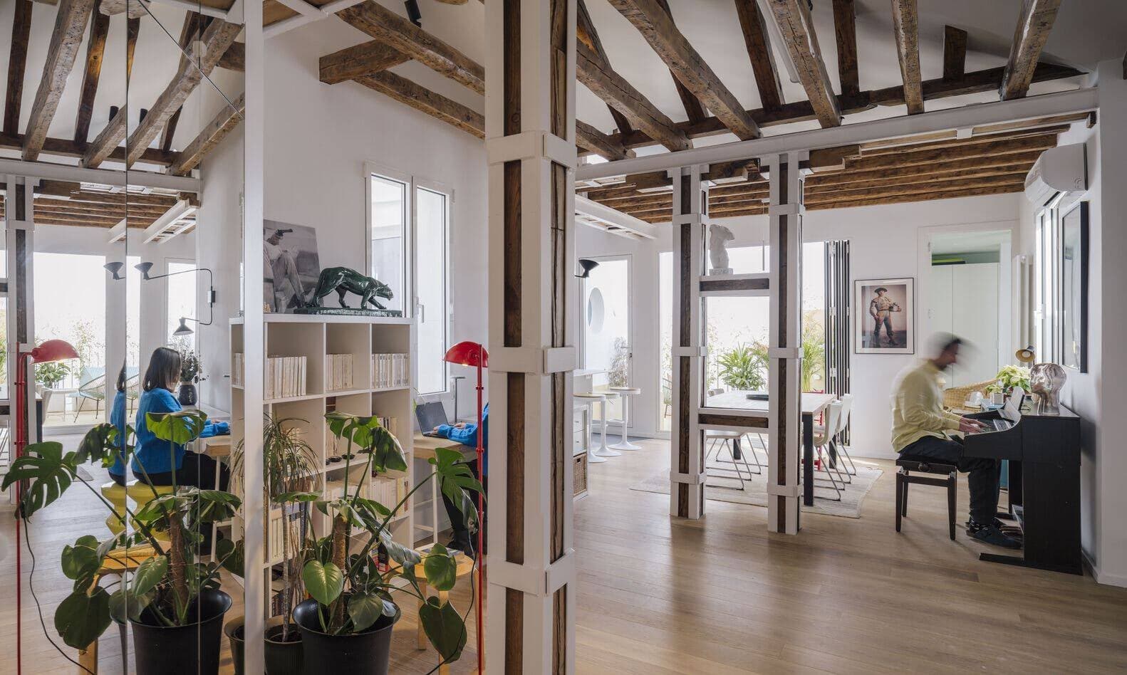 Căn hộ Penthouse ở Madrid: Từ bí bách thiếu sáng đến không gian chan hòa nắng gió