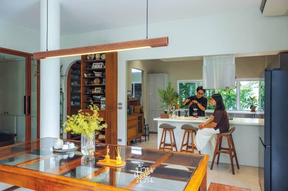 Cải tạo nhà cũ 40 năm thành home office xanh mát cho gia đình 3 thế hệ và 15 chú mèo