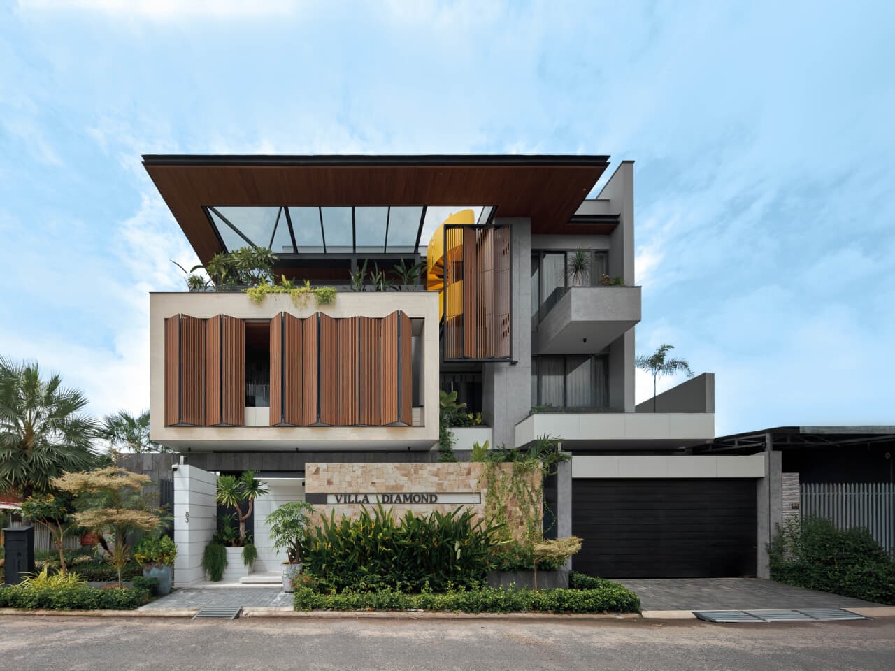 Biệt thự Modern Tropical tại Tây Ninh thiết kế nhiều lớp không gian đón gió và lọc nắng tự nhiên