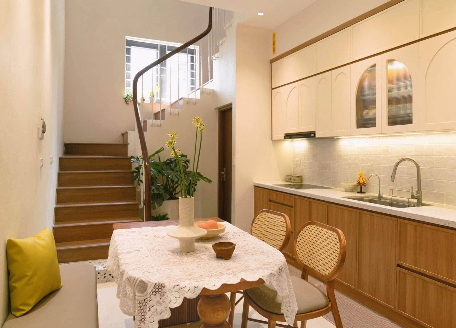 Căn nhà 4 tầng trên nền đất cũ và hành trình 10 năm tìm một nơi nương náu của gia chủ tại Hà Nội