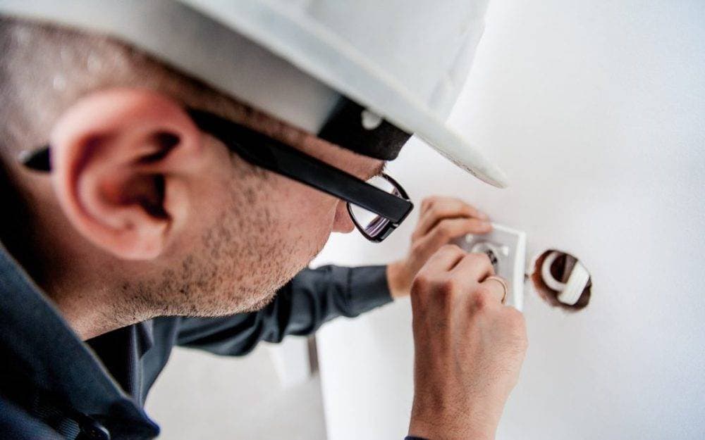 Mách bạn cách phát hiện và giải pháp cơ bản khi gặp tình trạng rò rỉ điện trong nhà