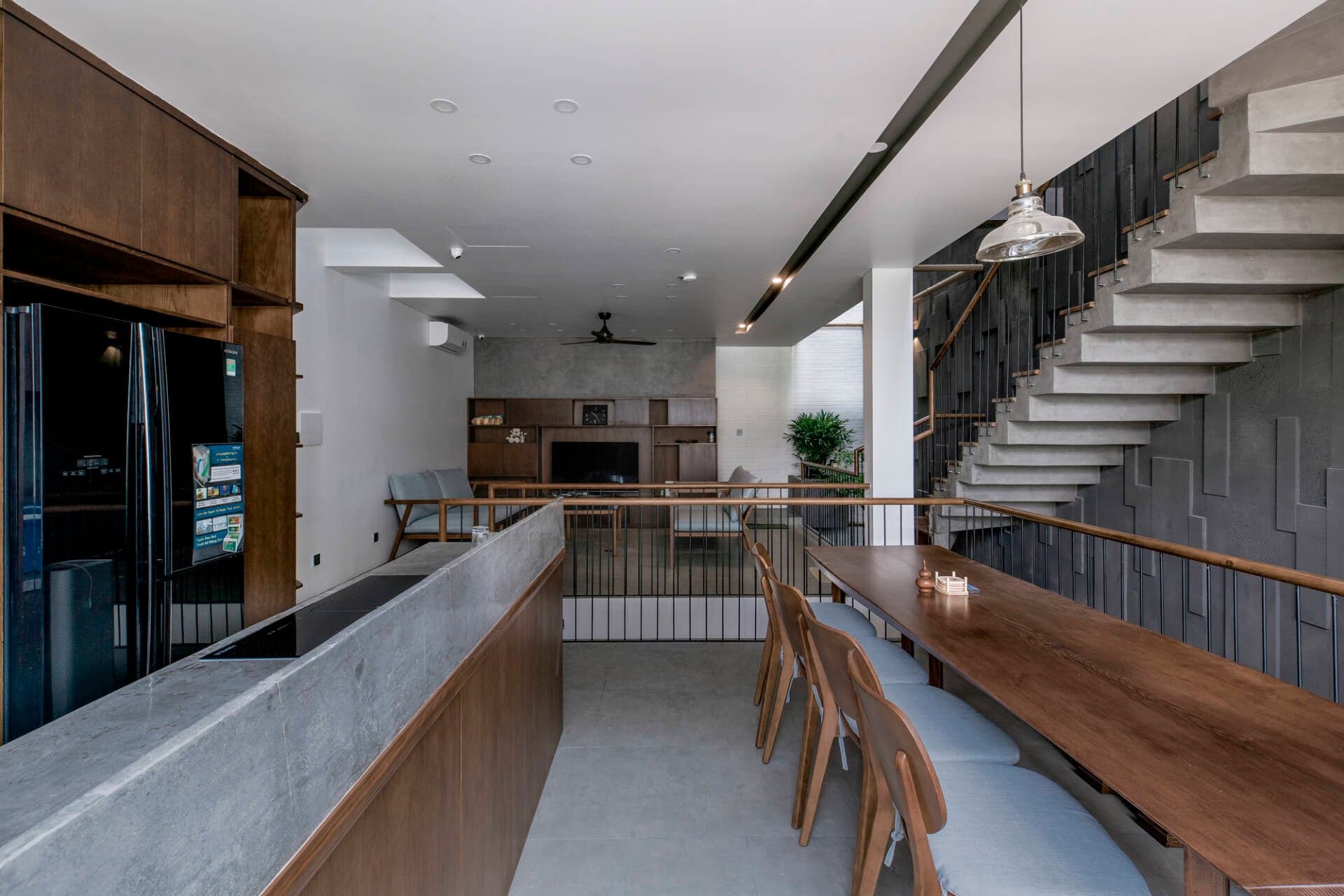 C-Maison - Nhà phố ấm cúng dành cho gia đình ba thế hệ ở ngoại ô thành phố Hồ Chí Minh