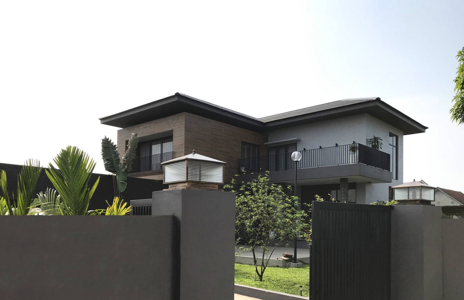 Căn biệt thự 2,8 tỷ đồng tọa lạc giữa cánh đồng lúa 3.000m2 ở Hà Tĩnh, là món quà ý nghĩa của con trai kiến trúc sư dành tặng bố mẹ