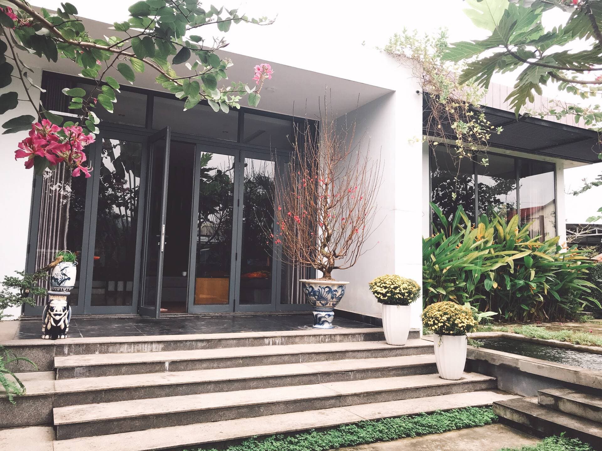 Nhà Đà Nẵng sở hữu sân vườn rộng gấp đôi diện tích đất ở, hoàn thiện với chi phí 900 triệu đồng