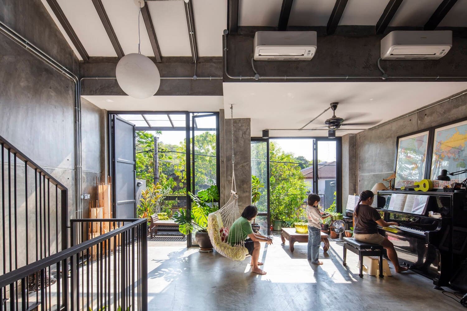 Nhà 1 tầng được hô biến thành nhà 2,5 tầng giữ nguyên chiều cao và đủ rộng thoáng cho gia đình 5 người