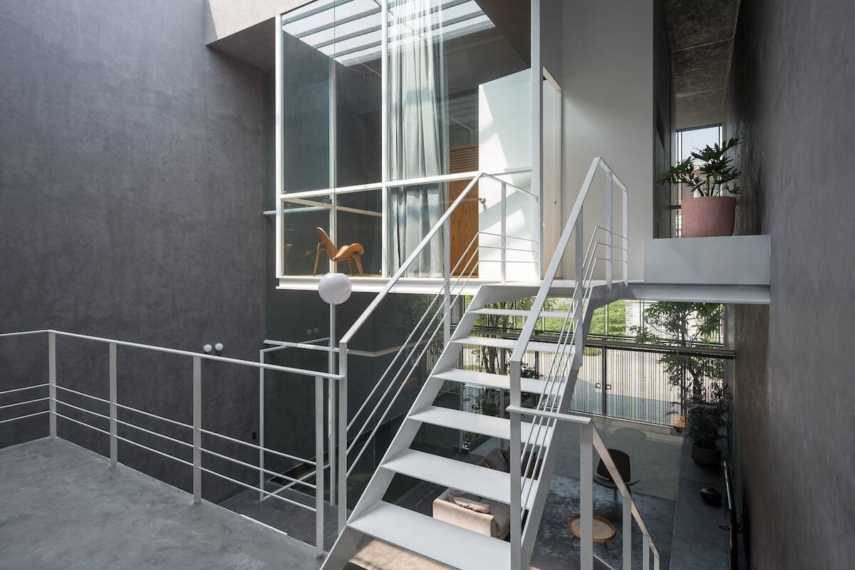 Nhà 8x20 thiết kế phòng ngủ treo ''lơ lửng'' để không gian luôn thoáng sáng