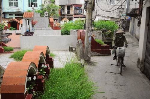 Mình trót mua nhà ở gần bãi tha ma, giờ phải làm sao để hóa giải?