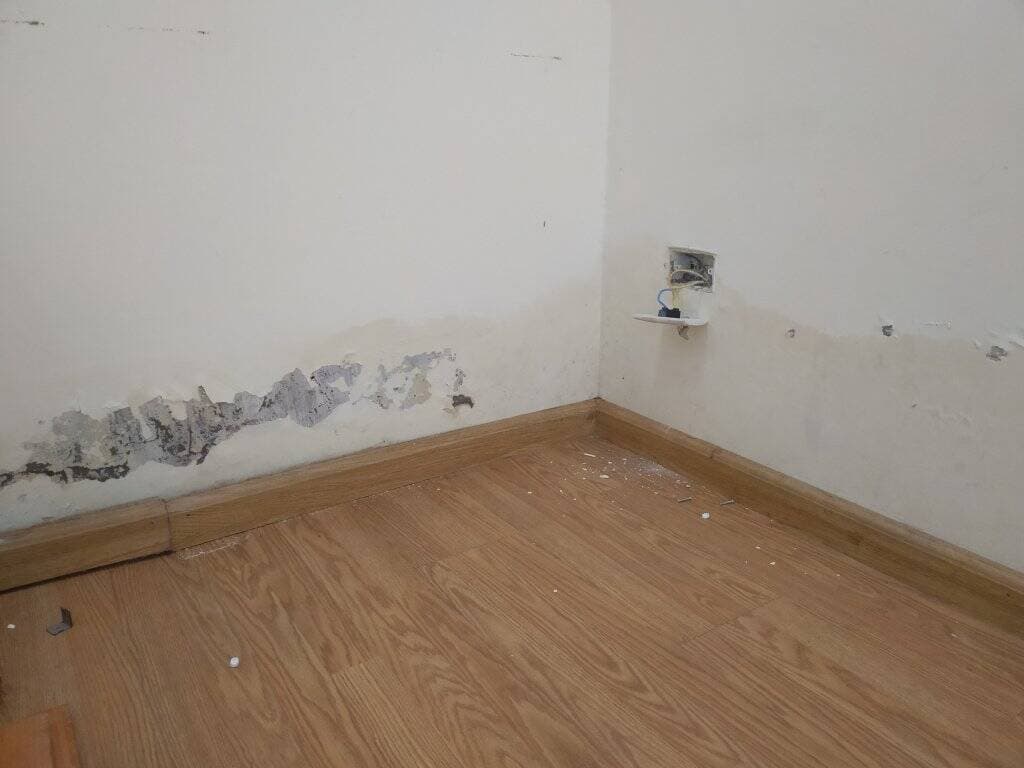 Thấm nước chân tường: Nguyên nhân, dấu hiệu và cách xử lý hiệu quả, lâu dài