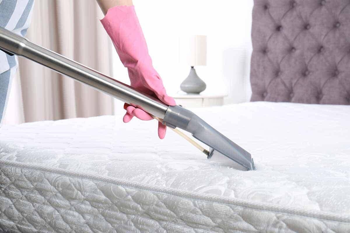 Hướng dẫn vệ sinh nệm phòng ngủ sạch khuẩn để giữ đệm lâu bền