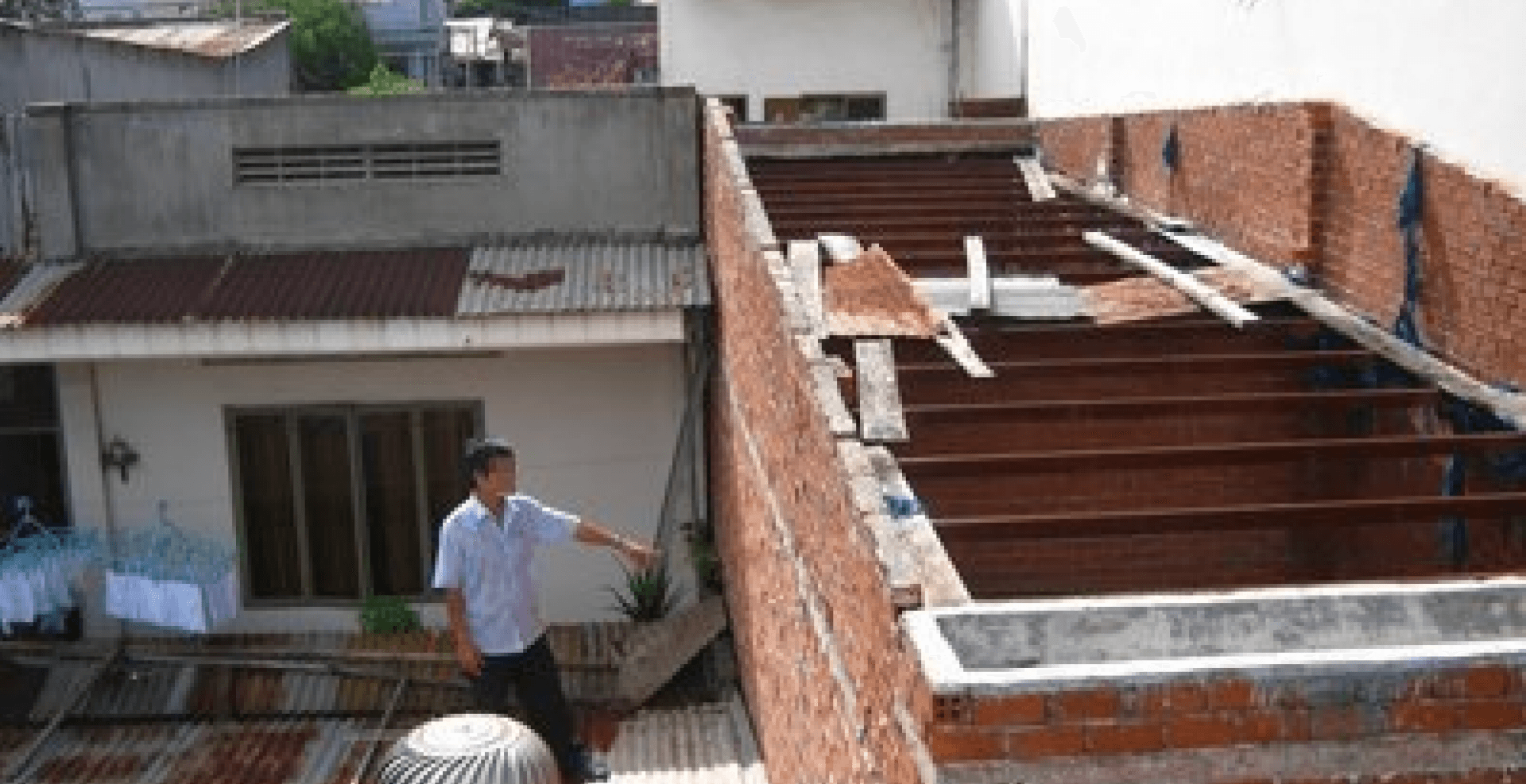 Hàng xóm bắt tôi viết cam kết không làm nứt tường khi xây nhà