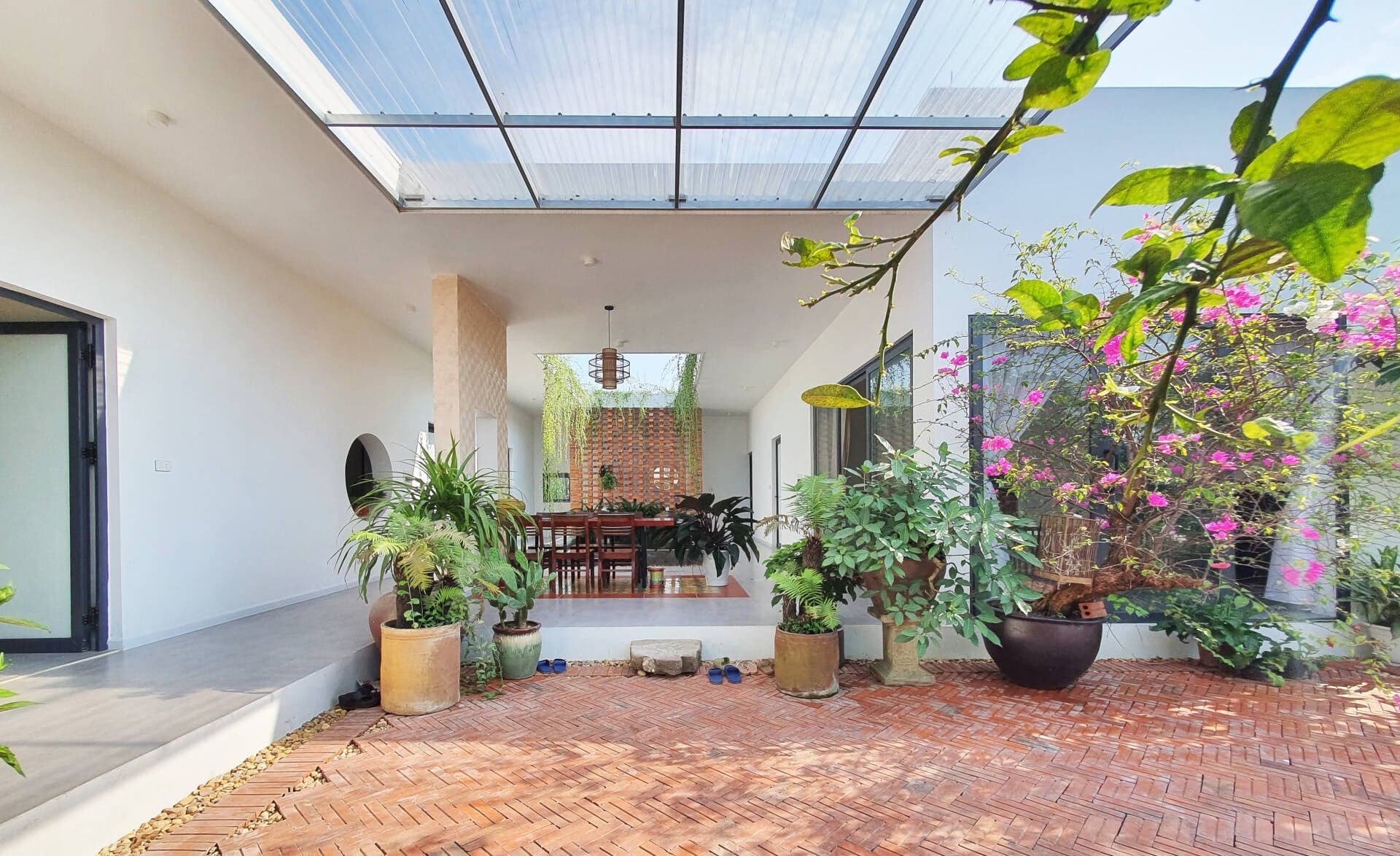 Thương cha mẹ cả đời lam lũ, kiến trúc sư tại Nghệ An xây nhà 170m2 làm món quà dành tặng bố mẹ
