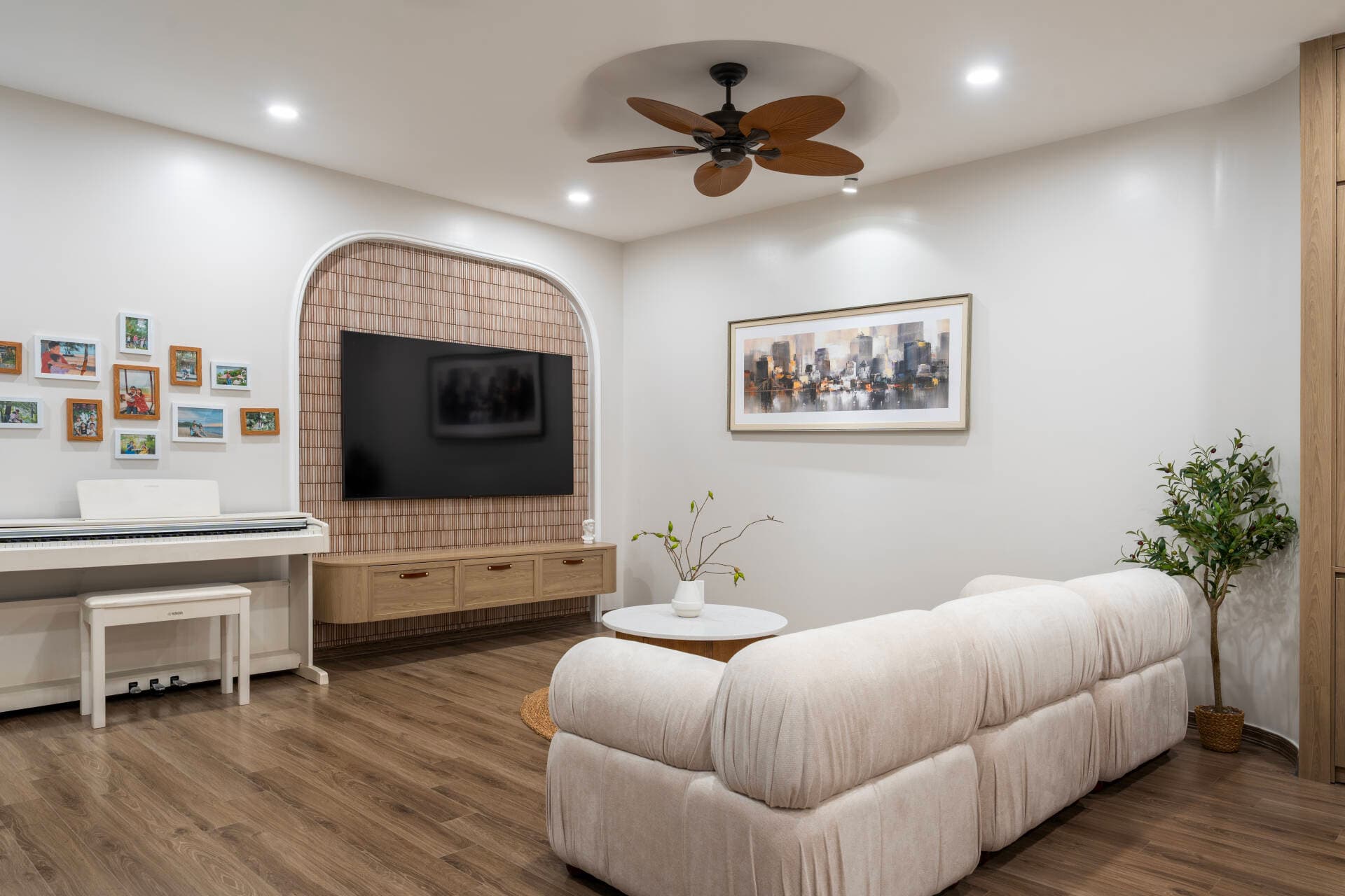 Thiết kế tối giản mà tiện nghi, ấm cúng trong căn hộ 100m2 của gia chủ tại Hà Nội