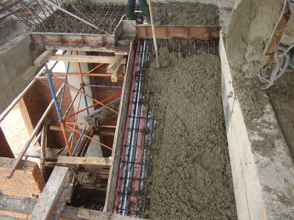 Đổ bê tông cầu thang như thế nào để hạn chế nứt và đảm bảo độ bền cho nhà ở?