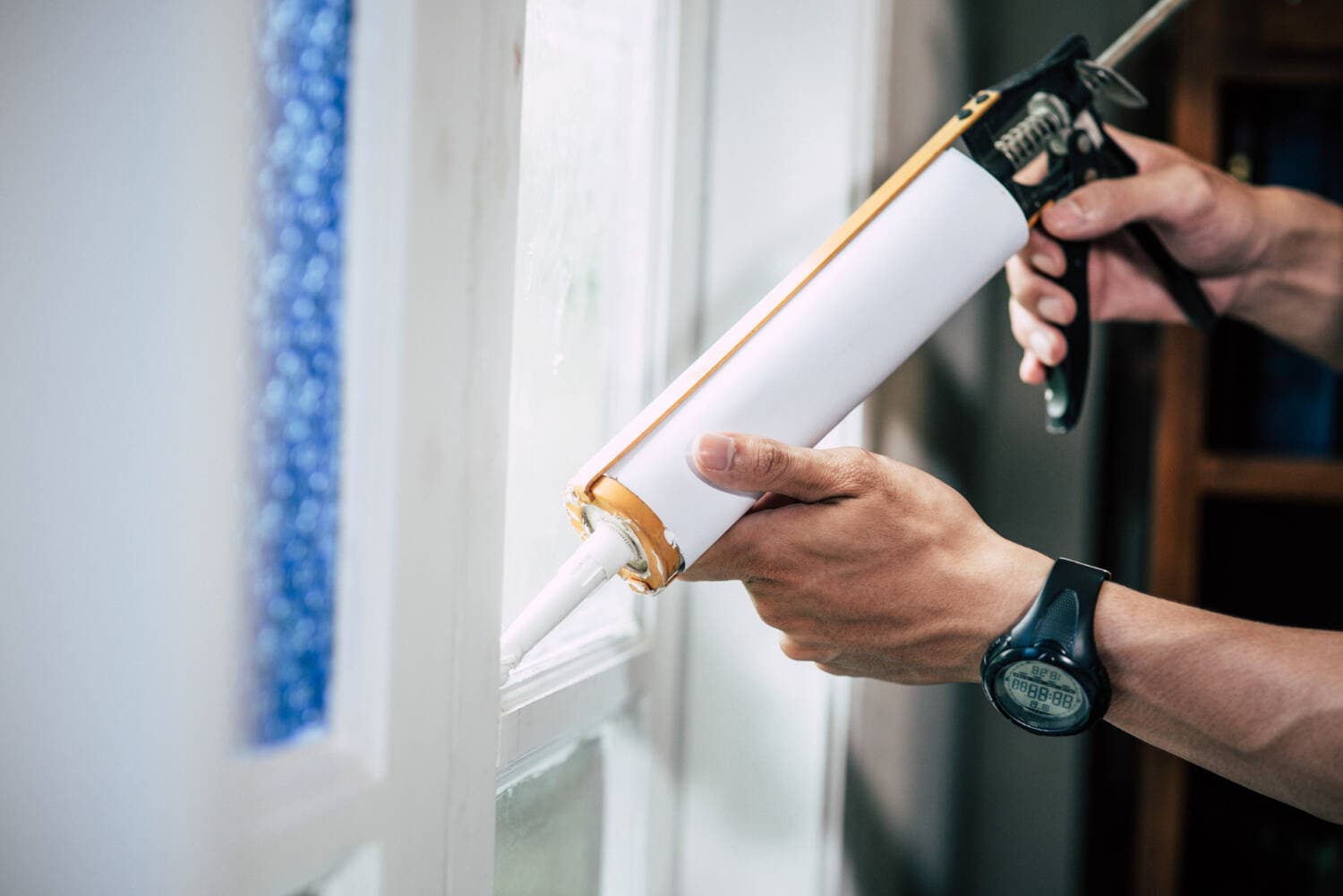 Keo dán sắt là gì? Keo dán sắt có dẫn điện được không?