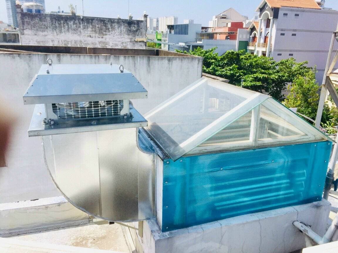 Quạt hút mái giếng trời là gì? Có nên dùng quạt hút mái giếng trời không?