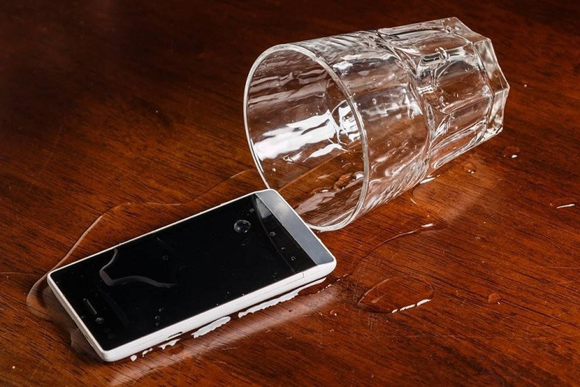 Hướng dẫn chi tiết cách xử lý khi loa điện thoại Android bị vô nước