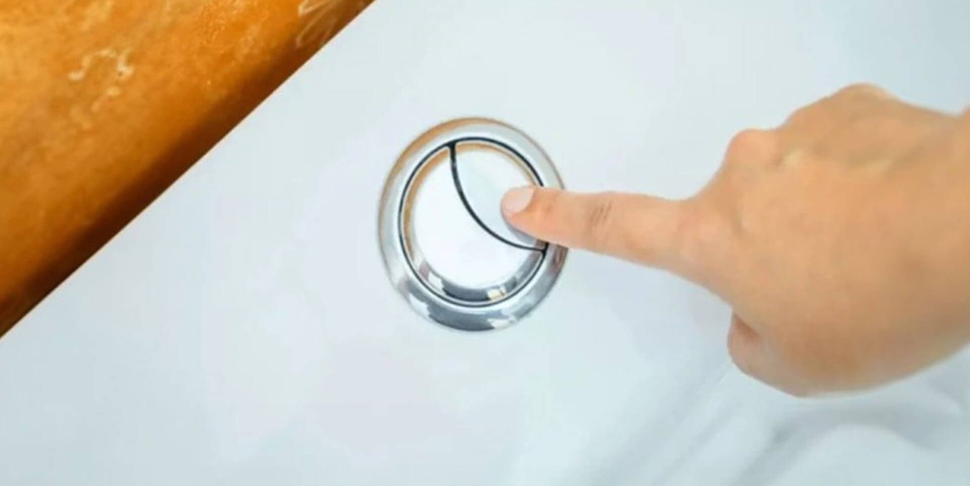 Bạn đã sử dụng đúng chức năng của nút lớn và nút nhỏ trên bồn cầu chưa?
