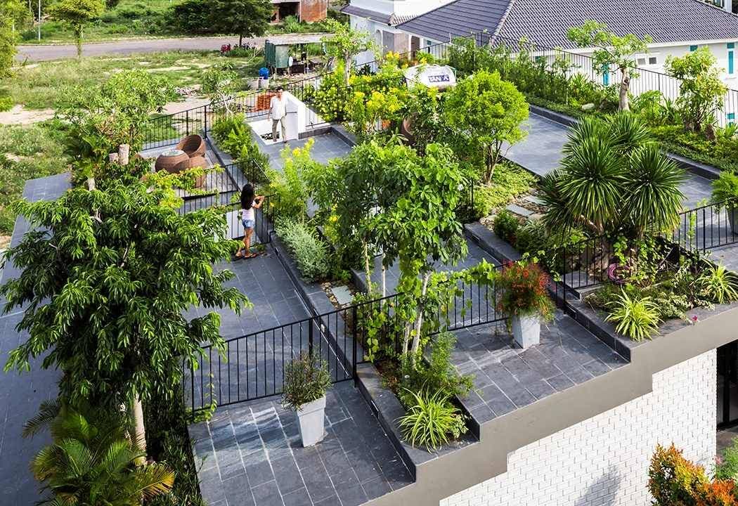 Mái bậc thang là gì? Những mẫu thiết kế xanh ấn tượng đang được ưa chuộng hiện nay