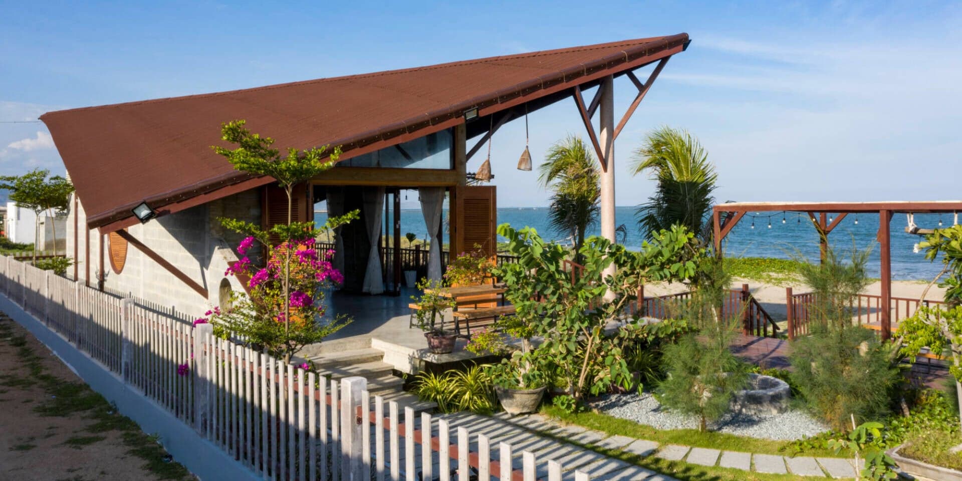10 nhà nghỉ dưỡng hướng biển hiện đại, sở hữu lối kiến trúc độc đáo mang lại trải nghiệm khó quên