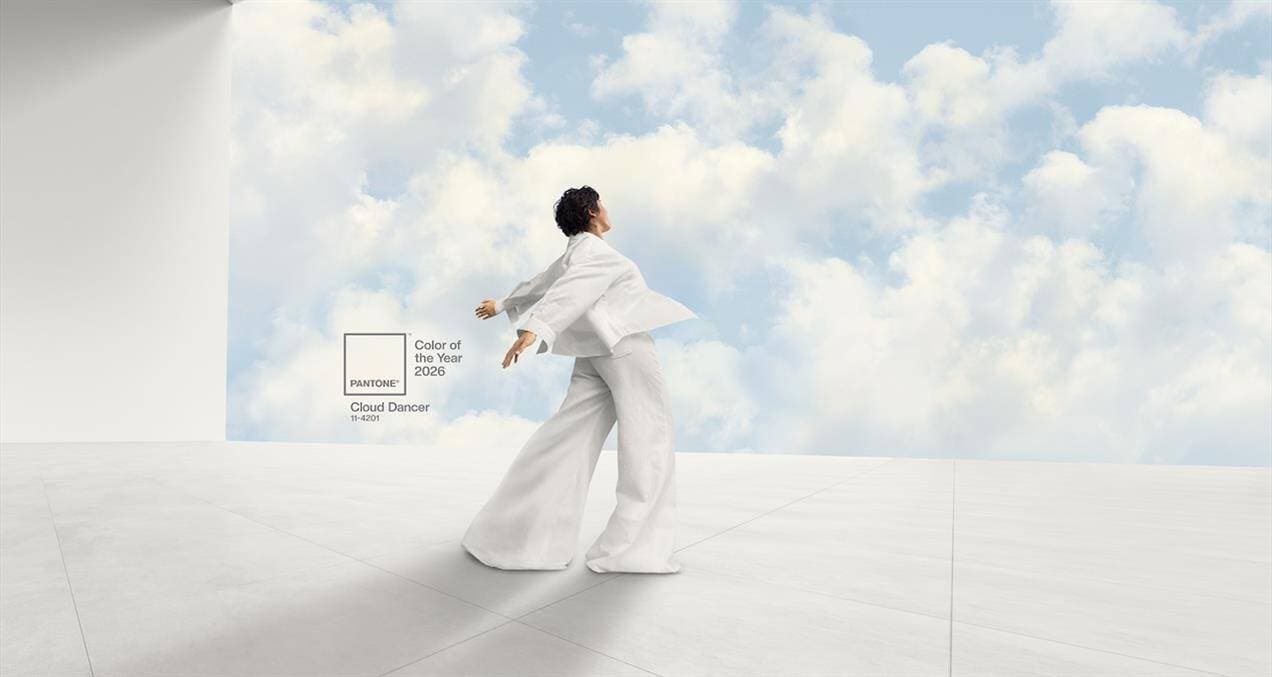 Pantone công bố Cloud Dancer – sắc trắng của năm 2026, biểu trưng cho sự bình yên và tái sinh